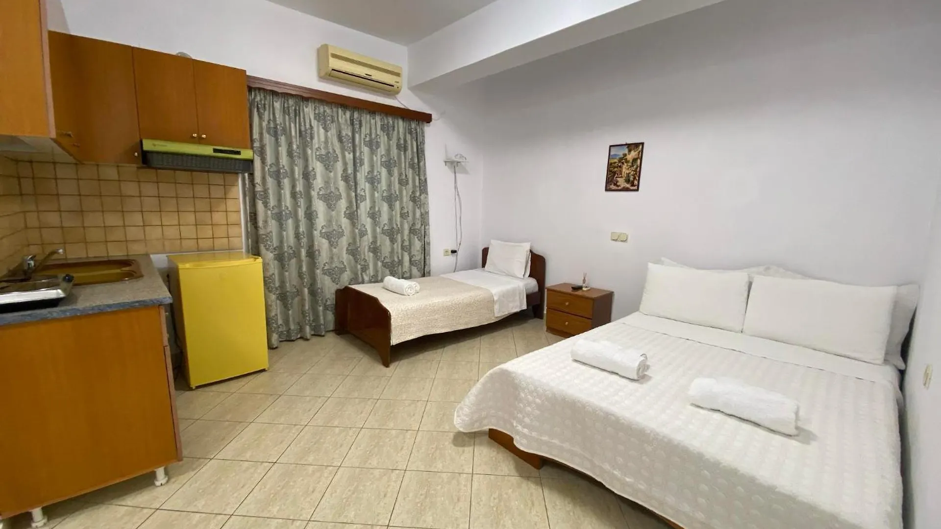 Villa Earta & Leo Εξαμίλιο