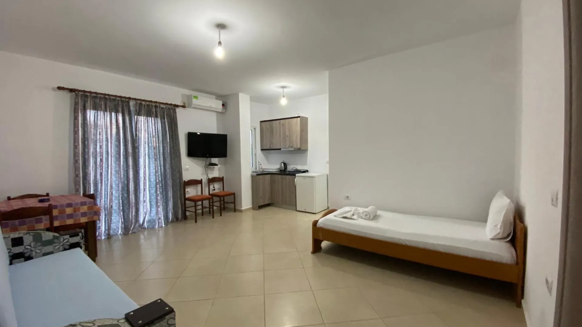 Villa Earta & Leo Εξαμίλιο 0*,  Αλβανία