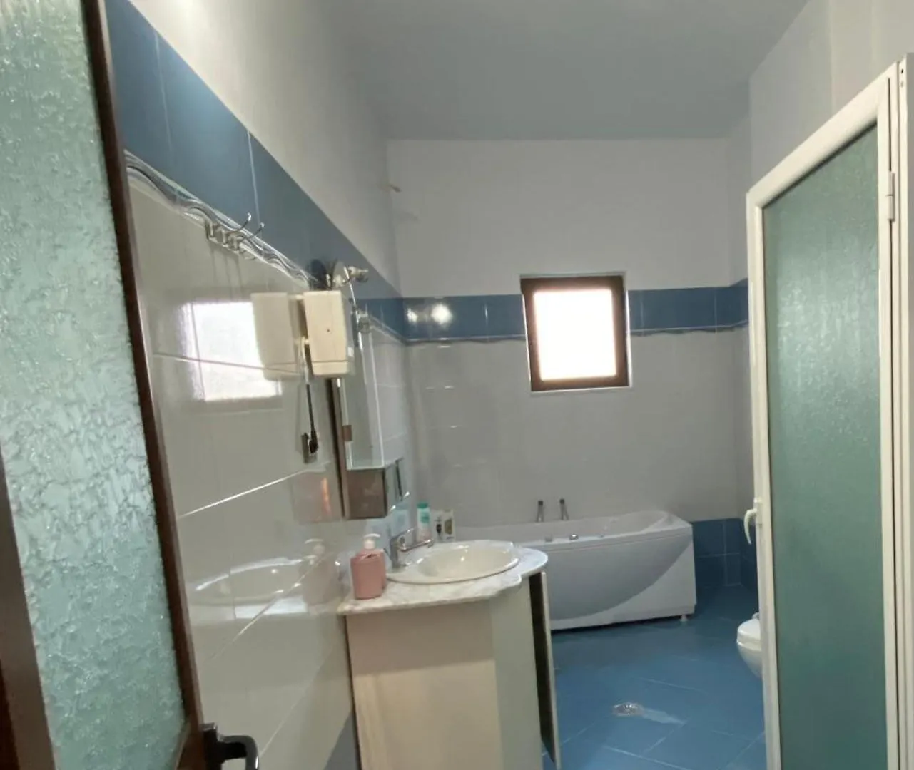 Villa Earta & Leo Ksamil Apartment